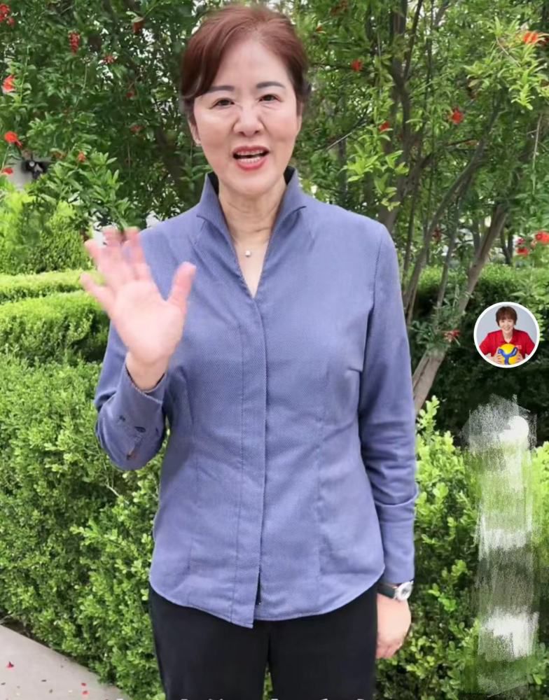 桑德拉发现同床共枕40年的丈夫居然和本身最好的伴侣有了外遇，因而决议离家出走到伦敦投靠她的mm碧芙。两姐妹的性情和状况有天地之别，桑德拉意气消沉守旧内敛，而碧芙则热忱似火自由开 放。但是桑德拉此刻最需要的就是改变本身，她随着碧芙往上舞蹈课，由此垂垂找到了本身的舞步，也找到了新的恋爱和从头起头的勇气。